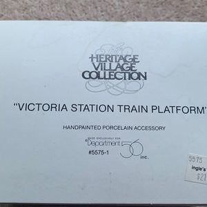 Dept 56, Heritage Village Collection Series, Victoria Station Train Platform